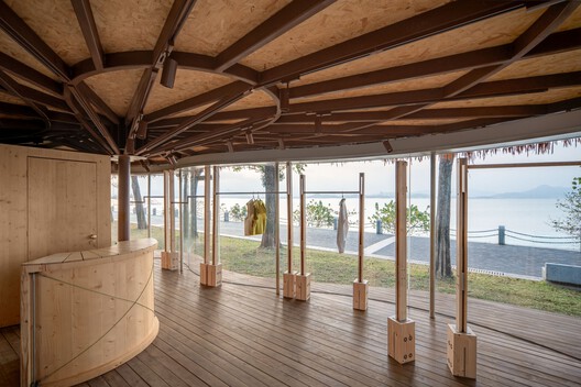A Leaf Canopy by the Sea / Studio 10 A Leaf Canopy by the Sea / Studio 10 - Interior Photography, Wood, Deck