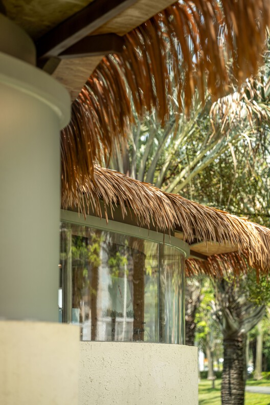 A Leaf Canopy by the Sea / Studio 10 A Leaf Canopy by the Sea / Studio 10 - Interior Photography