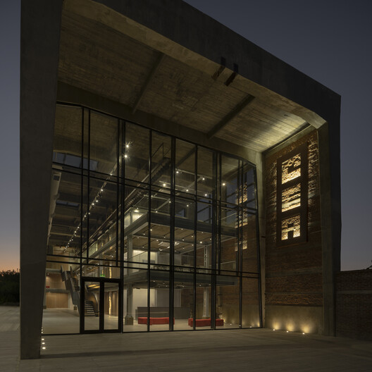 Audiovisual Experimentation Center / Dirección General de Arquitectura + Secretaria de Planificación + Municipalidad de Avellaneda Audiovisual Experimentation Center / Dirección General de Arquitectura + Secretaria de Planificación + Municipalidad de Avellaneda - Image 22 of 38