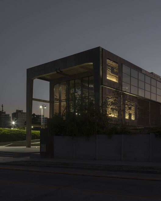 Audiovisual Experimentation Center / Dirección General de Arquitectura + Secretaria de Planificación + Municipalidad de Avellaneda Audiovisual Experimentation Center / Dirección General de Arquitectura + Secretaria de Planificación + Municipalidad de Avellaneda - Exterior Photography, Glass
