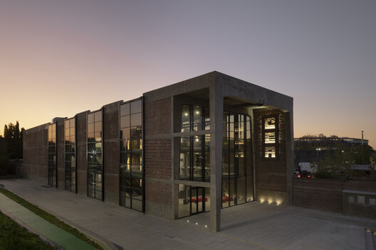 Audiovisual Experimentation Center / Dirección General de Arquitectura + Secretaria de Planificación + Municipalidad de Avellaneda Audiovisual Experimentation Center / Dirección General de Arquitectura + Secretaria de Planificación + Municipalidad de Avellaneda - Image 19 of 38