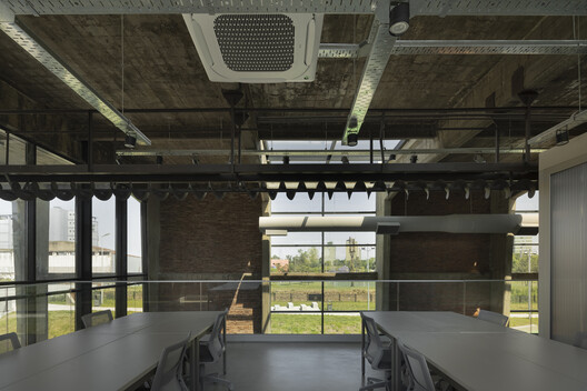 Audiovisual Experimentation Center / Dirección General de Arquitectura + Secretaria de Planificación + Municipalidad de Avellaneda Audiovisual Experimentation Center / Dirección General de Arquitectura + Secretaria de Planificación + Municipalidad de Avellaneda - Interior Photography, Lighting, Glass, Chair, Beam