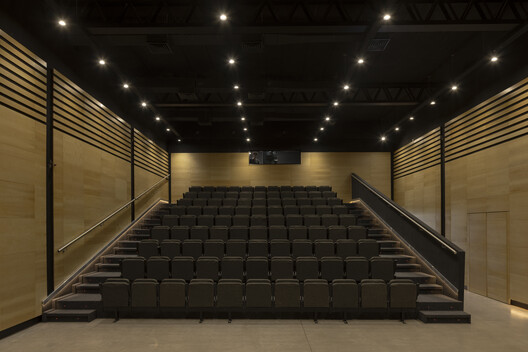 Audiovisual Experimentation Center / Dirección General de Arquitectura + Secretaria de Planificación + Municipalidad de Avellaneda Audiovisual Experimentation Center / Dirección General de Arquitectura + Secretaria de Planificación + Municipalidad de Avellaneda - Image 13 of 38