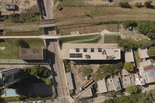 Audiovisual Experimentation Center / Dirección General de Arquitectura + Secretaria de Planificación + Municipalidad de Avellaneda Audiovisual Experimentation Center / Dirección General de Arquitectura + Secretaria de Planificación + Municipalidad de Avellaneda - Image 10 of 38