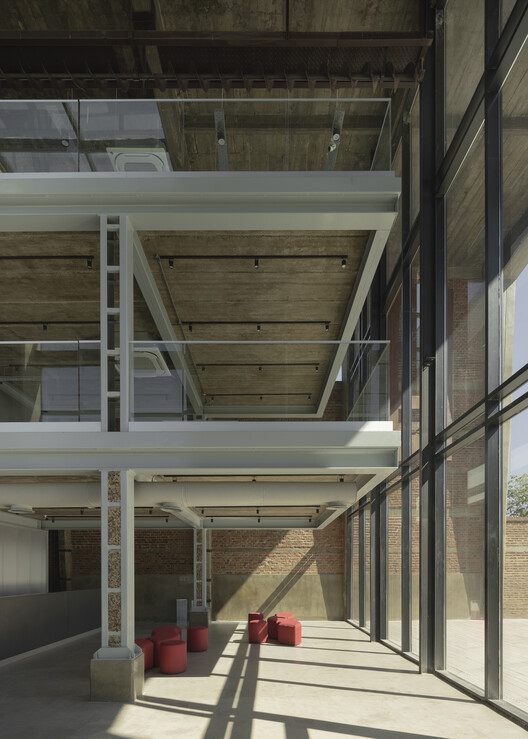 Audiovisual Experimentation Center / Dirección General de Arquitectura + Secretaria de Planificación + Municipalidad de Avellaneda Audiovisual Experimentation Center / Dirección General de Arquitectura + Secretaria de Planificación + Municipalidad de Avellaneda - Image 25 of 38