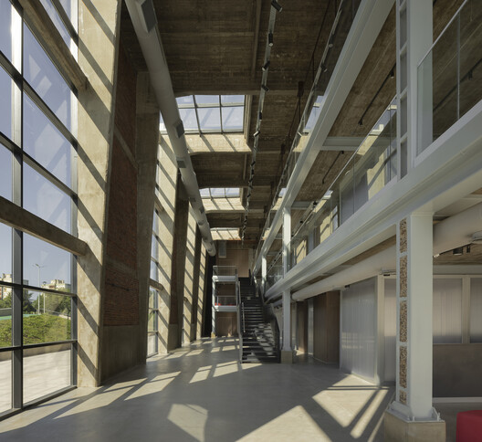 Audiovisual Experimentation Center / Dirección General de Arquitectura + Secretaria de Planificación + Municipalidad de Avellaneda Audiovisual Experimentation Center / Dirección General de Arquitectura + Secretaria de Planificación + Municipalidad de Avellaneda - Interior Photography, Wood, Glass, Beam