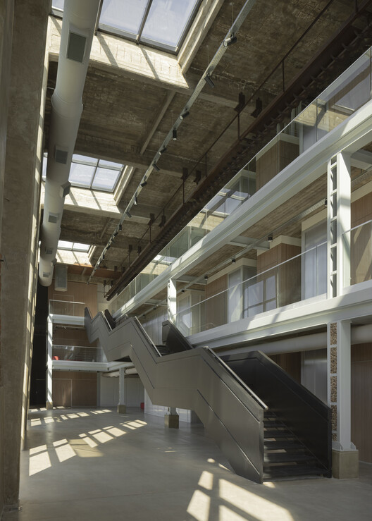 Audiovisual Experimentation Center / Dirección General de Arquitectura + Secretaria de Planificación + Municipalidad de Avellaneda Audiovisual Experimentation Center / Dirección General de Arquitectura + Secretaria de Planificación + Municipalidad de Avellaneda - Interior Photography, Wood, Beam