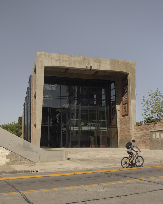 Audiovisual Experimentation Center / Dirección General de Arquitectura + Secretaria de Planificación + Municipalidad de Avellaneda Audiovisual Experimentation Center / Dirección General de Arquitectura + Secretaria de Planificación + Municipalidad de Avellaneda - Exterior Photography, Concrete