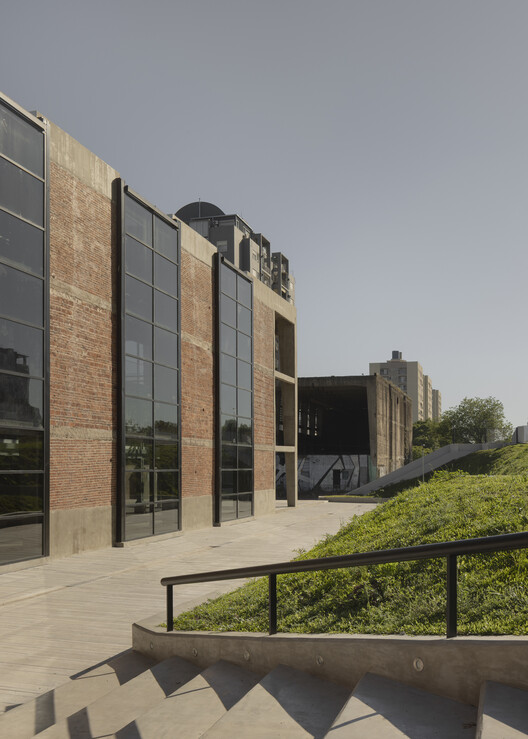 Audiovisual Experimentation Center / Dirección General de Arquitectura + Secretaria de Planificación + Municipalidad de Avellaneda Audiovisual Experimentation Center / Dirección General de Arquitectura + Secretaria de Planificación + Municipalidad de Avellaneda - Exterior Photography, Concrete