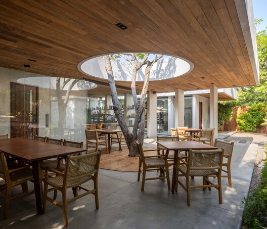 Cuattro Casa de Café / Faci Leboreiro Cuattro Casa de Café / Faci Leboreiro - Interior Photography, Dining room, Wood, Beam, Deck