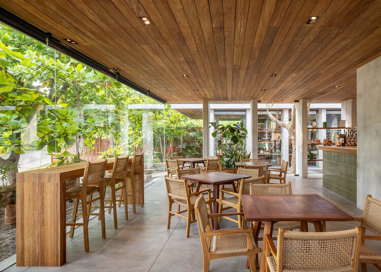 Cuattro Casa de Café / Faci Leboreiro - Interior Photography, Mixed Use Architecture, Table, Chair