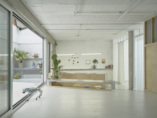 Hybrid Infrastructure Doble Erre / Morphism Hybrid Infrastructure Doble Erre / Morphism - Interior Photography, Wood