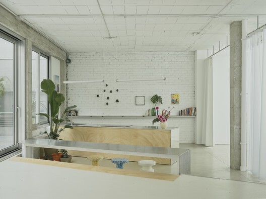 Hybrid Infrastructure Doble Erre / Morphism Hybrid Infrastructure Doble Erre / Morphism - Interior Photography, Wood, Lighting, Chair