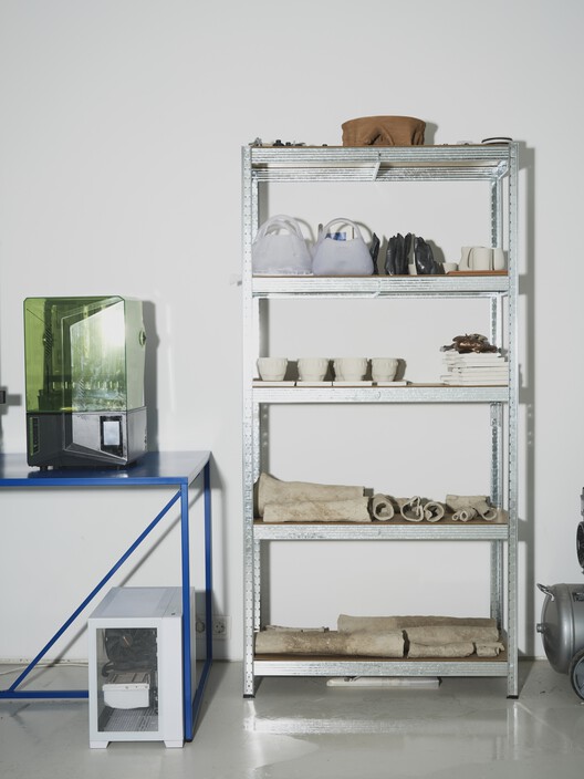 Hybrid Infrastructure Doble Erre / Morphism Hybrid Infrastructure Doble Erre / Morphism - Interior Photography, Kitchen, Shelving