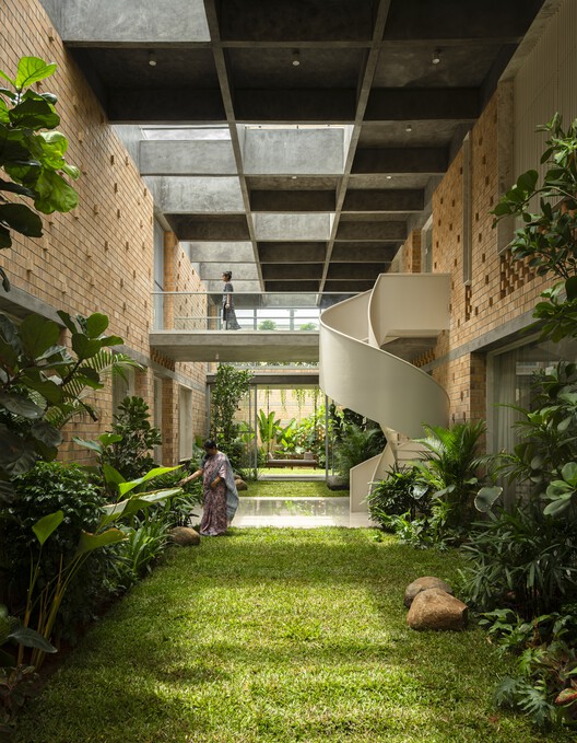 Twilight House / Spacefiction Studio Twilight House / Spacefiction Studio - Image 3 of 33