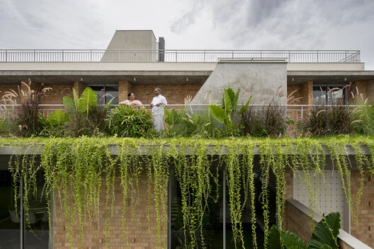 Twilight House / Spacefiction Studio Twilight House / Spacefiction Studio - Image 2 of 33