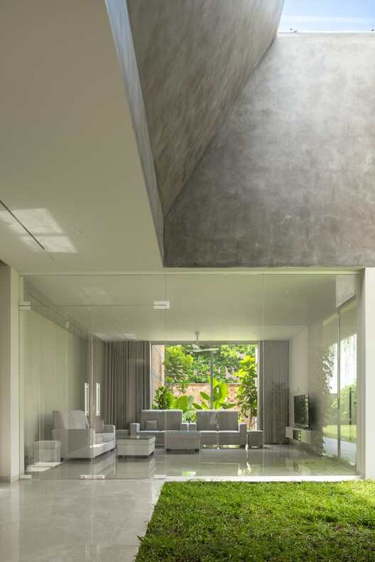 Twilight House / Spacefiction Studio Twilight House / Spacefiction Studio - Interior Photography, Glass, Concrete