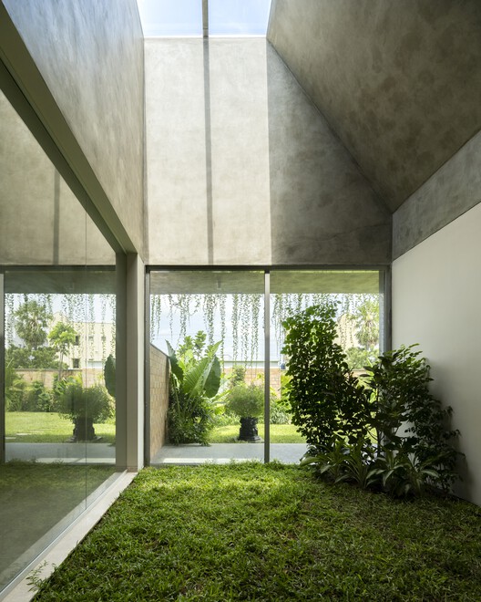 Twilight House / Spacefiction Studio Twilight House / Spacefiction Studio - Interior Photography, Glass, Concrete
