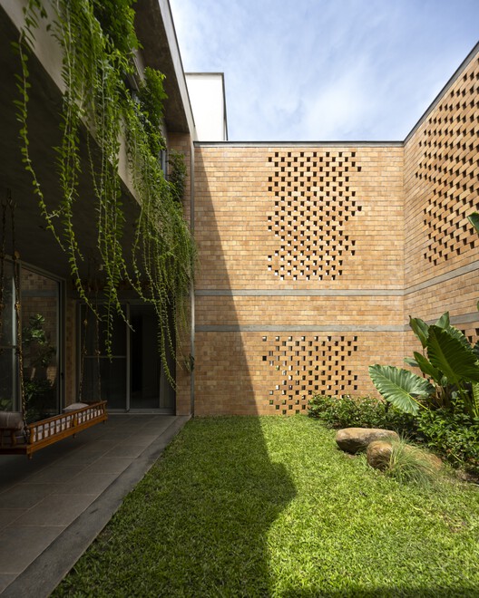 Twilight House / Spacefiction Studio Twilight House / Spacefiction Studio - Exterior Photography, Brick, Garden, Courtyard