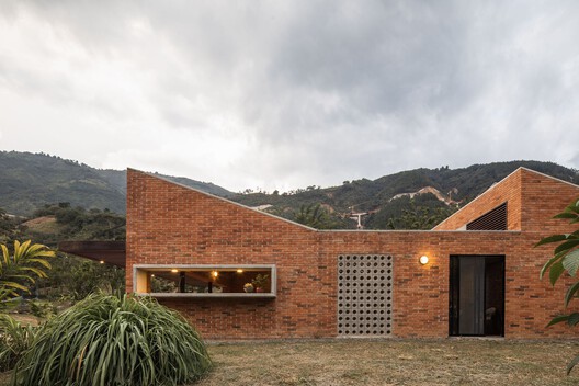 12 Colombian Houses Featuring Exposed Brick 12 Colombian Houses Featuring Exposed Brick - Image 42 of 44