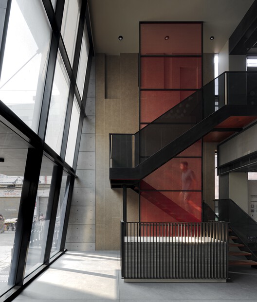 Screened Space Office Building / Studio UF+O Screened Space Office Building / Studio UF+O - Image 5 of 29