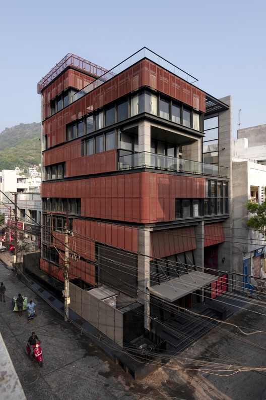 Screened Space Office Building / Studio UF+O Screened Space Office Building / Studio UF+O - Exterior Photography
