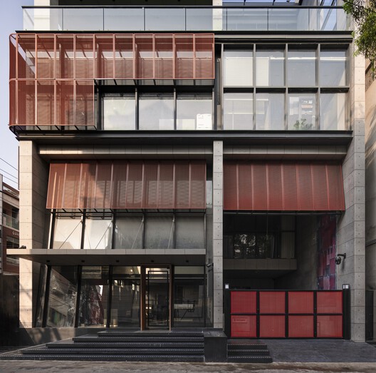 Screened Space Office Building / Studio UF+O Screened Space Office Building / Studio UF+O - Exterior Photography, Balcony