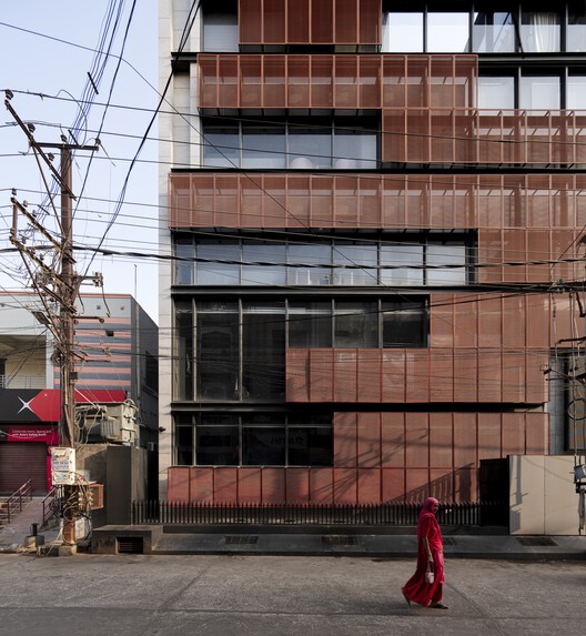 Screened Space Office Building / Studio UF+O Screened Space Office Building / Studio UF+O - Exterior Photography