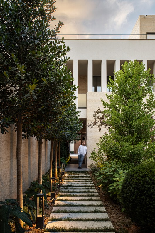 DR House / ARC Architects DR House / ARC Architects - Image 3 of 35