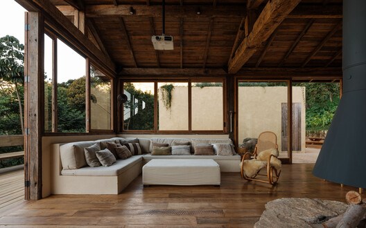Japú House / AIA Estúdio Japú House / AIA Estúdio - Interior Photography, Living Room, Wood, Beam, Chair