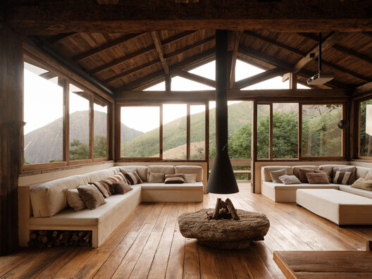 Japú House / AIA Estúdio Japú House / AIA Estúdio - Interior Photography, Living Room, Wood, Sofa, Lighting, Beam