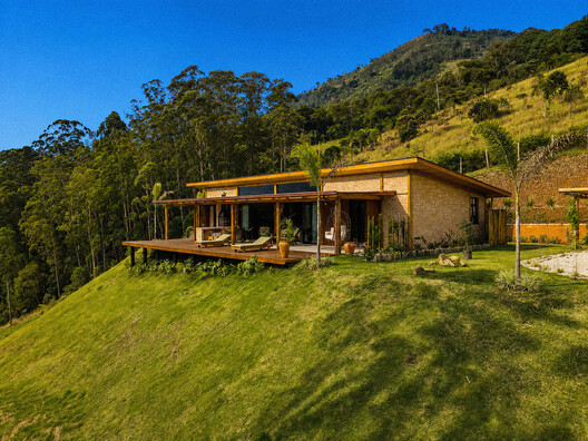 C.E. House / Dall'Ovo Magalhães Arquitetura