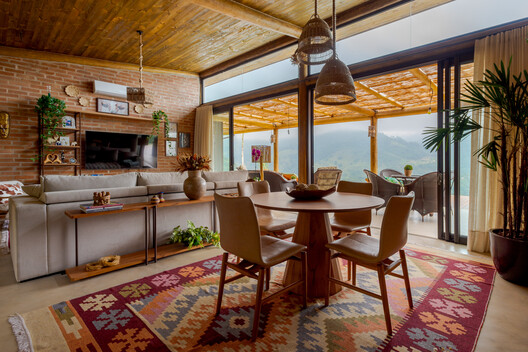 C.E. House / Dall'Ovo Magalhães Arquitetura C.E. House / Dall'Ovo Magalhães Arquitetura - Interior Photography, Wood, Table, Chair