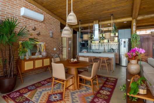 C.E. House / Dall'Ovo Magalhães Arquitetura C.E. House / Dall'Ovo Magalhães Arquitetura - Interior Photography, Wood, Table, Chair, Lighting