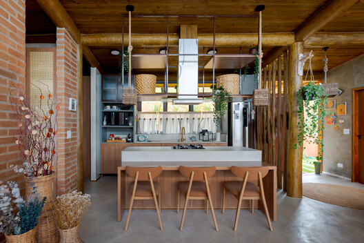 C.E. House / Dall'Ovo Magalhães Arquitetura C.E. House / Dall'Ovo Magalhães Arquitetura - Interior Photography, Kitchen, Wood, Countertop, Chair, Beam