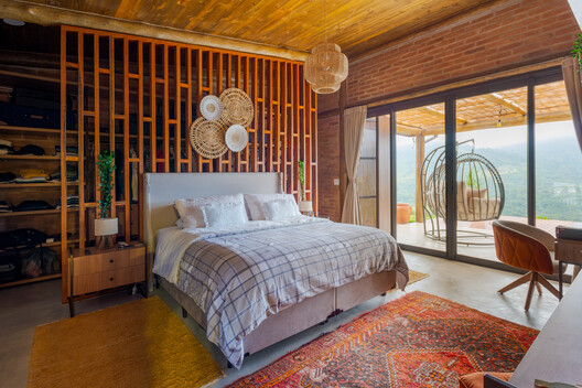 C.E. House / Dall'Ovo Magalhães Arquitetura C.E. House / Dall'Ovo Magalhães Arquitetura - Interior Photography, Bedroom, Wood, Bed, Chair