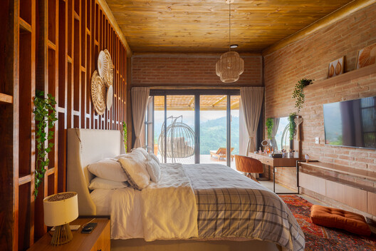 C.E. House / Dall'Ovo Magalhães Arquitetura C.E. House / Dall'Ovo Magalhães Arquitetura - Interior Photography, Bedroom, Bed, Wood, Lighting
