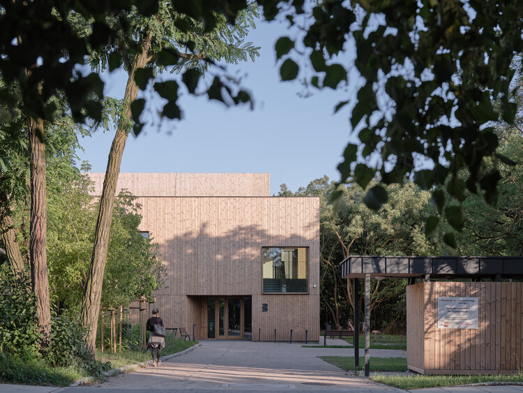 Biblioteca Pública en Choszczówka / Ambient - Fotografía exterior