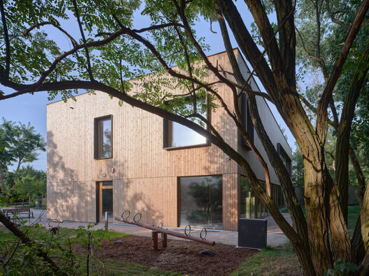Public Library in Choszczówka / Ambient - Exterior Photography