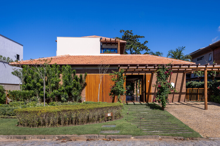 MFA House / Simone Jazbik Arquitetura
