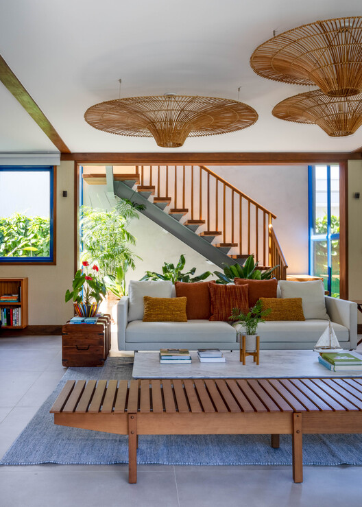 MFA House / Simone Jazbik Arquitetura MFA House / Simone Jazbik Arquitetura - Interior Photography, Living Room, Wood, Sofa, Lighting, Table, Chair