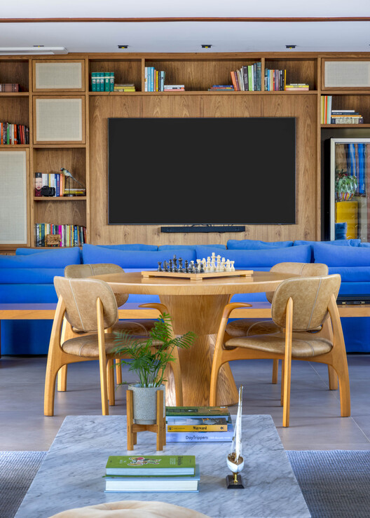 MFA House / Simone Jazbik Arquitetura MFA House / Simone Jazbik Arquitetura - Interior Photography, Closet, Wood, Sofa, Table, Lighting, Chair