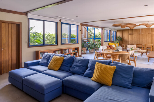 MFA House / Simone Jazbik Arquitetura MFA House / Simone Jazbik Arquitetura - Interior Photography, Living Room, Sofa, Wood, Table, Lighting, Chair