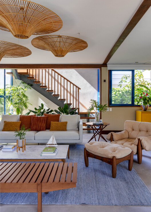 MFA House / Simone Jazbik Arquitetura MFA House / Simone Jazbik Arquitetura - Interior Photography, Living Room, Wood, Sofa, Table, Lighting, Chair