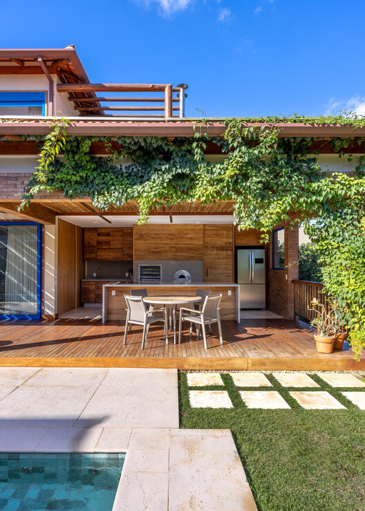 MFA House / Simone Jazbik Arquitetura MFA House / Simone Jazbik Arquitetura - Exterior Photography, Wood, Garden, Patio, Courtyard, Deck, Chair