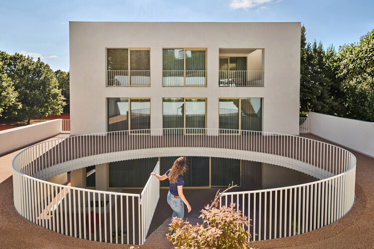 The Gallery House / Maden Architects