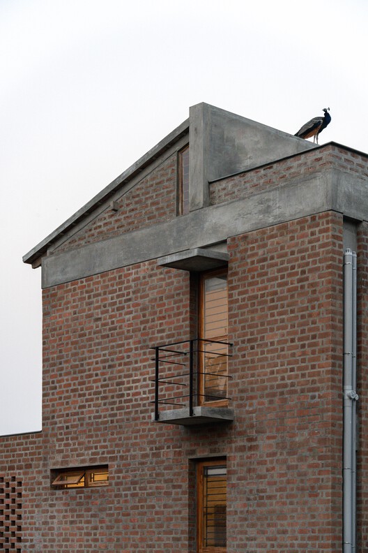 The Threshold House / Madras Spaces The Threshold House / Madras Spaces - Exterior Photography, Brick