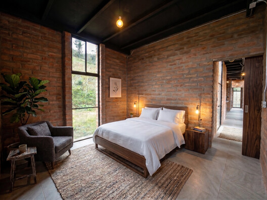 Granero House / Minqa Atelier Granero House / Minqa Atelier - Interior Photography, Bedroom, Brick, Wood, Chair, Bed