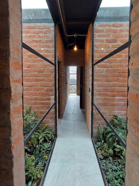 Granero House / Minqa Atelier Granero House / Minqa Atelier - Interior Photography, Brick
