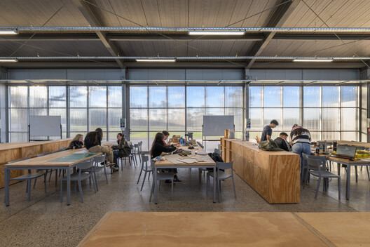 HUB UCC. Universidad Católica de Córdoba Innovation Space / BLT Arquitectos HUB UCC. Universidad Católica de Córdoba Innovation Space / BLT Arquitectos - Interior Photography, Kitchen, Chair